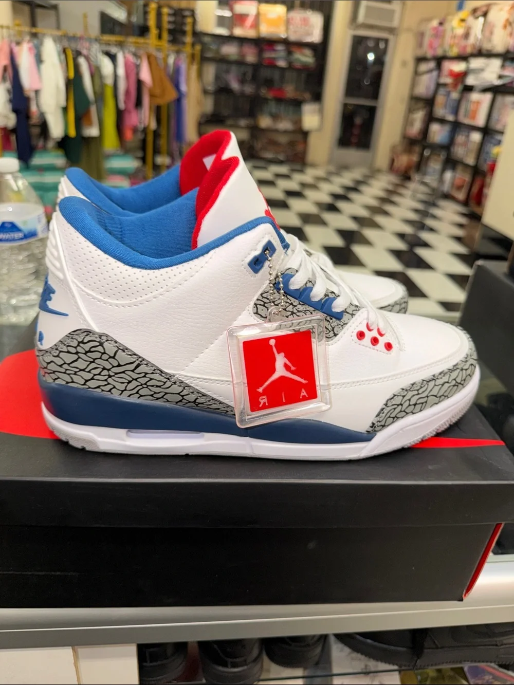 Jordan men’s  White/Red/Blue Retro Sneakers